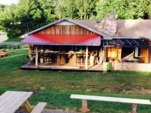 Buffalo Mountain Brewery And McDaniel's Tavern