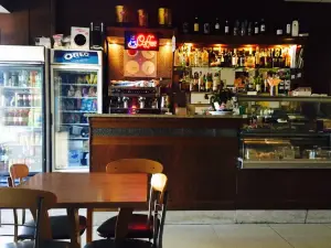 Bordas Cafe Bar and Grill