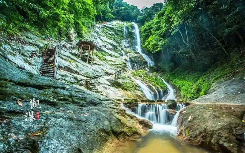 Các khách sạn gần Hundred Cliff