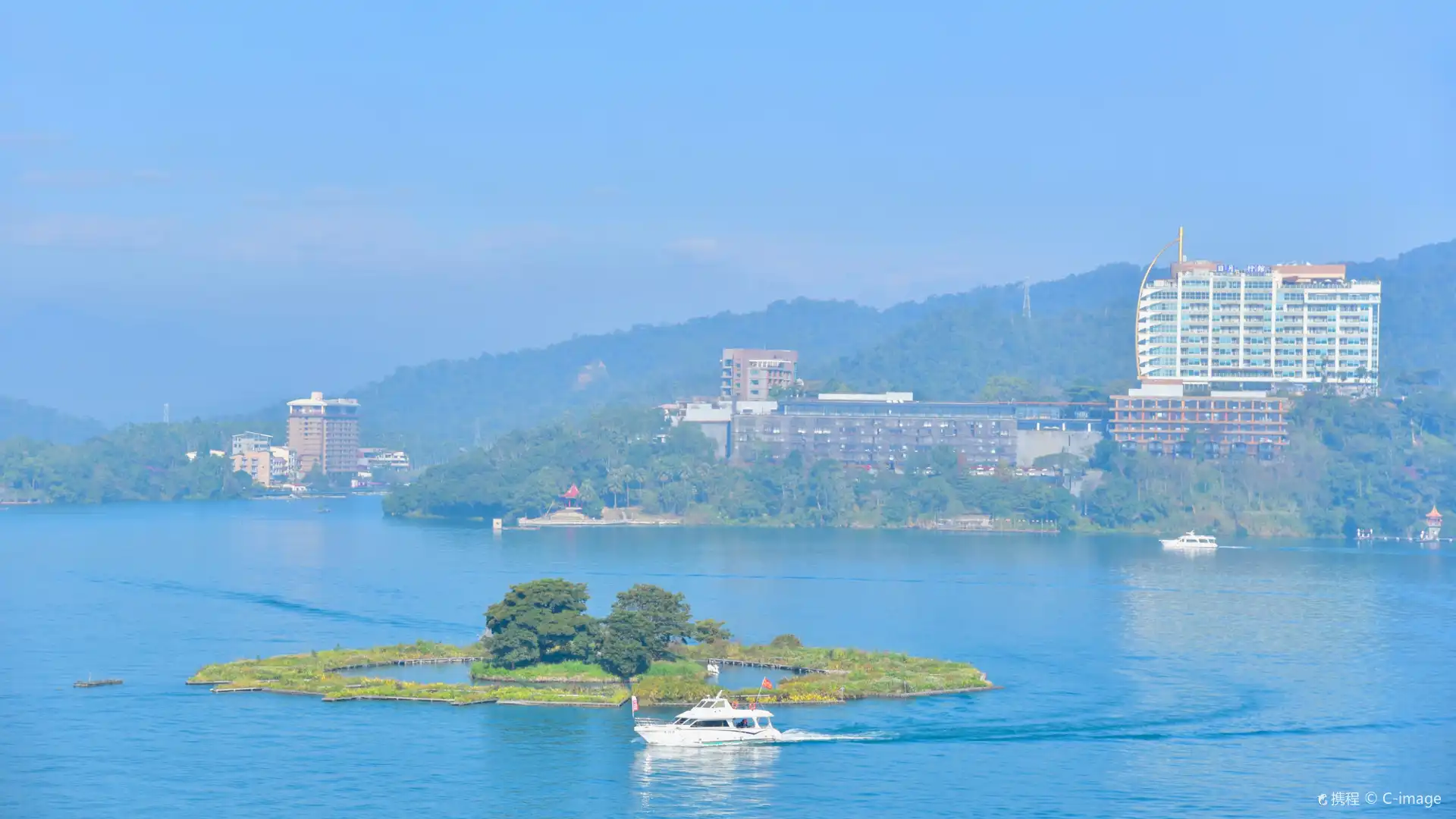 Hotels near Lalu Island