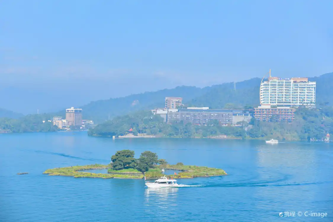 Hotels near Lalu Island