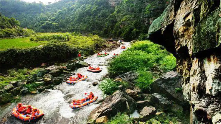 Hotels near Huashan North Railway Station