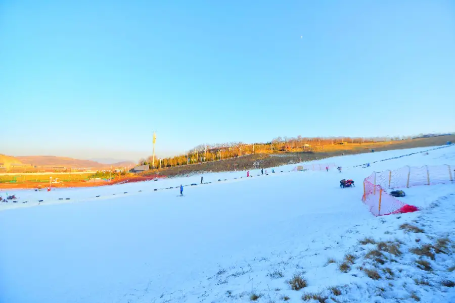Qingjuan Mountain Ski Field
