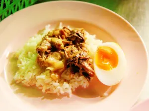 Chang Phueak Pork Leg Rice