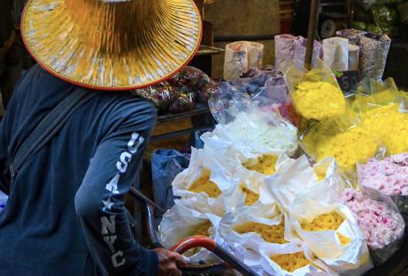 Pak Khlong Talat (Flower Market)