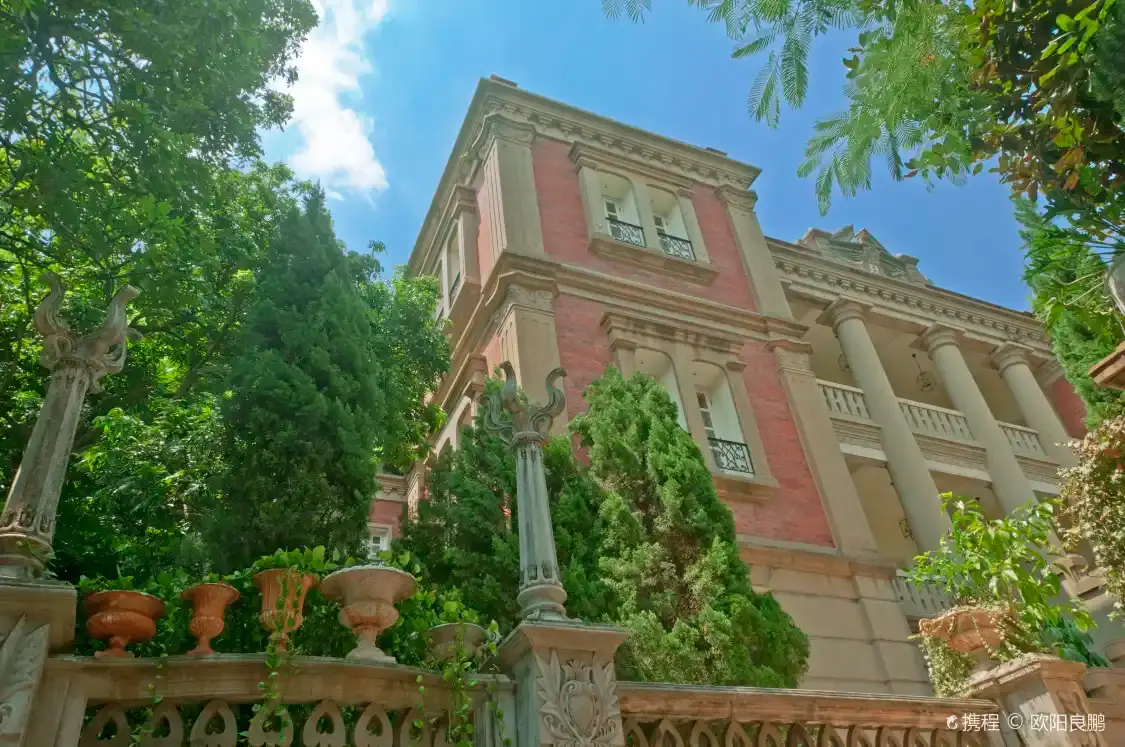 鄰近亦足山莊的酒店