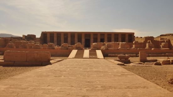 卢克索的阿拜多斯遗址是一座规模非常宏大的神庙遗址，在这里墙壁