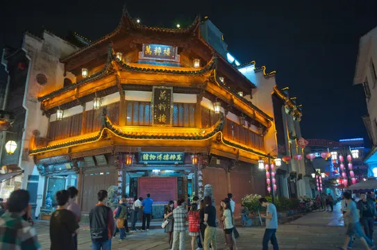 Hefang Street Shengli River Wushan Night Market, Hangzhou ...