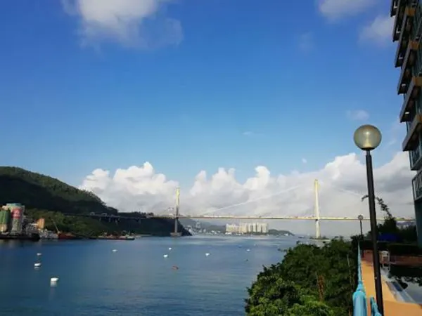 The Hongkong Homestay Strategy: Sleep in the Prosperous Nathan Road