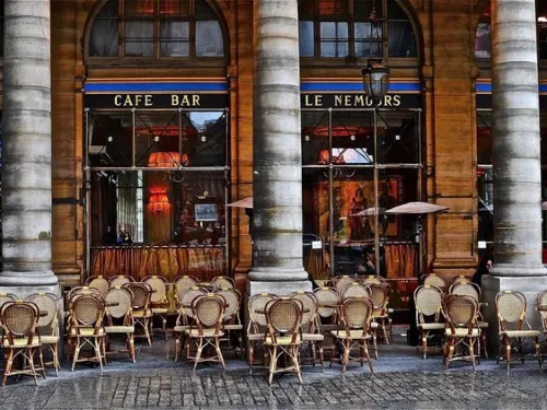 Travel to Paris with The Movie Scene and Be the Perfect Protagonist for A Day