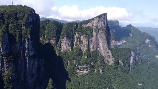 玉壺峰這邊的景色還是非常的漂亮的，這個峰是遊客最多的了啊，來