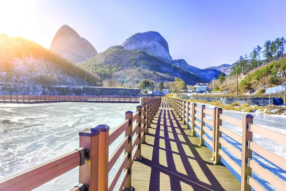 Hotels near Maisan Provincial Park