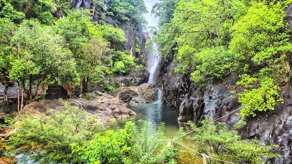 Khlong Phlu Waterfall