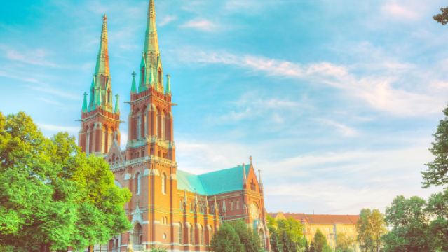 Statua equestre del Maresciallo Mannerheim + Chiesa di San Giovanni + Chiesa del Temppeliaukio (Temppeliaukion Kirkko) [Itinerario modificabile]