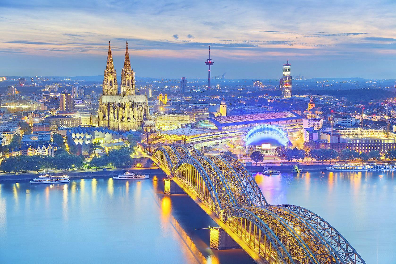 Eendaagse tour naar Düsseldorf of Keulen vanuit Amsterdam [incl. hoteltransfer]