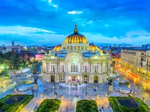 メキシコ シティ歴史地区とソチミルコ