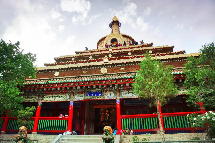 Hotels near Gongtang Baota