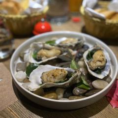 The V Modern Bistro 여행 사진