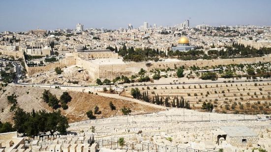金顶清真寺是耶路撒冷最显著的建筑，只有穆斯林可以进入，位于圣