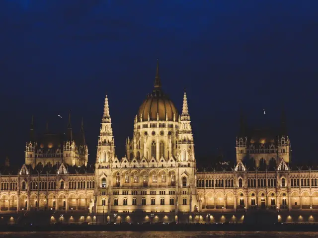 | 匈牙利 | 布達佩斯 | 多瑙河夜景 |歐洲夜明珠，你去過沒！