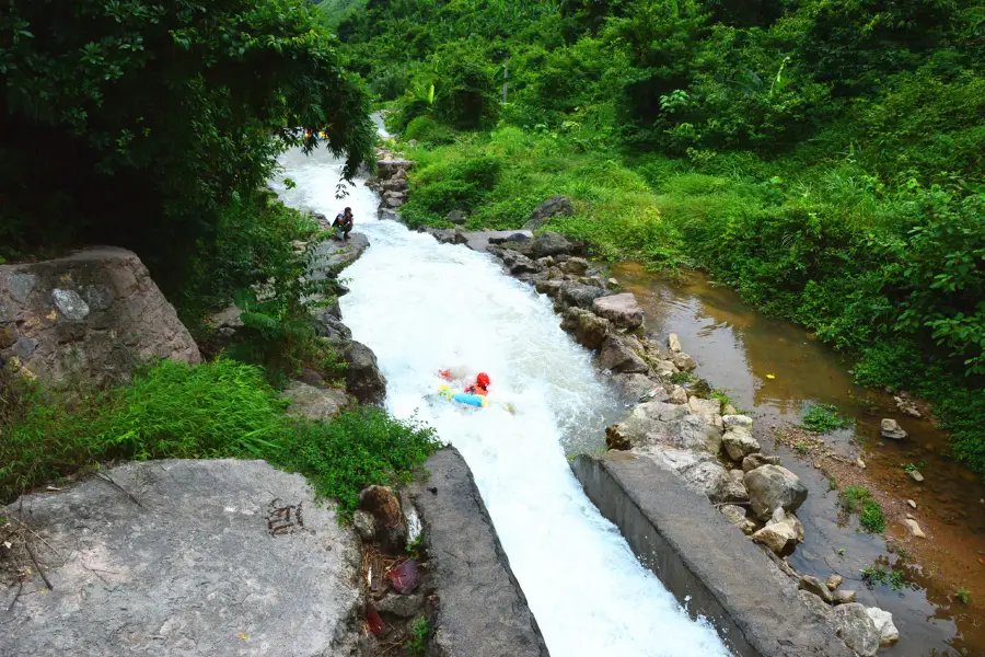 Xianjinghu Canyon Drifting