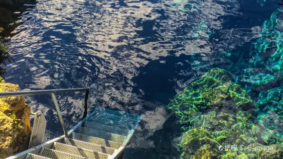 1-hour diving and snorkeling experience in Reykjavik, Iceland [Snorkeling at Silfra fissure in Iceland's Golden Circle | Optional hotel pickup | Includes snorkeling photos]