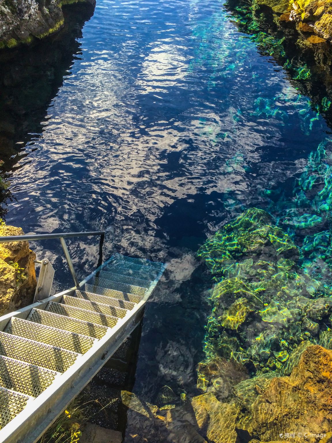 1-hour diving and snorkeling experience in Reykjavik, Iceland [Snorkeling at Silfra fissure in Iceland's Golden Circle | Optional hotel pickup | Includes snorkeling photos]