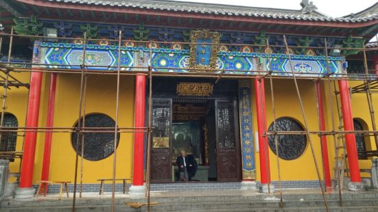 万年禅寺是三河古镇上最重要的景点之一，是三河古镇佛教文化中心