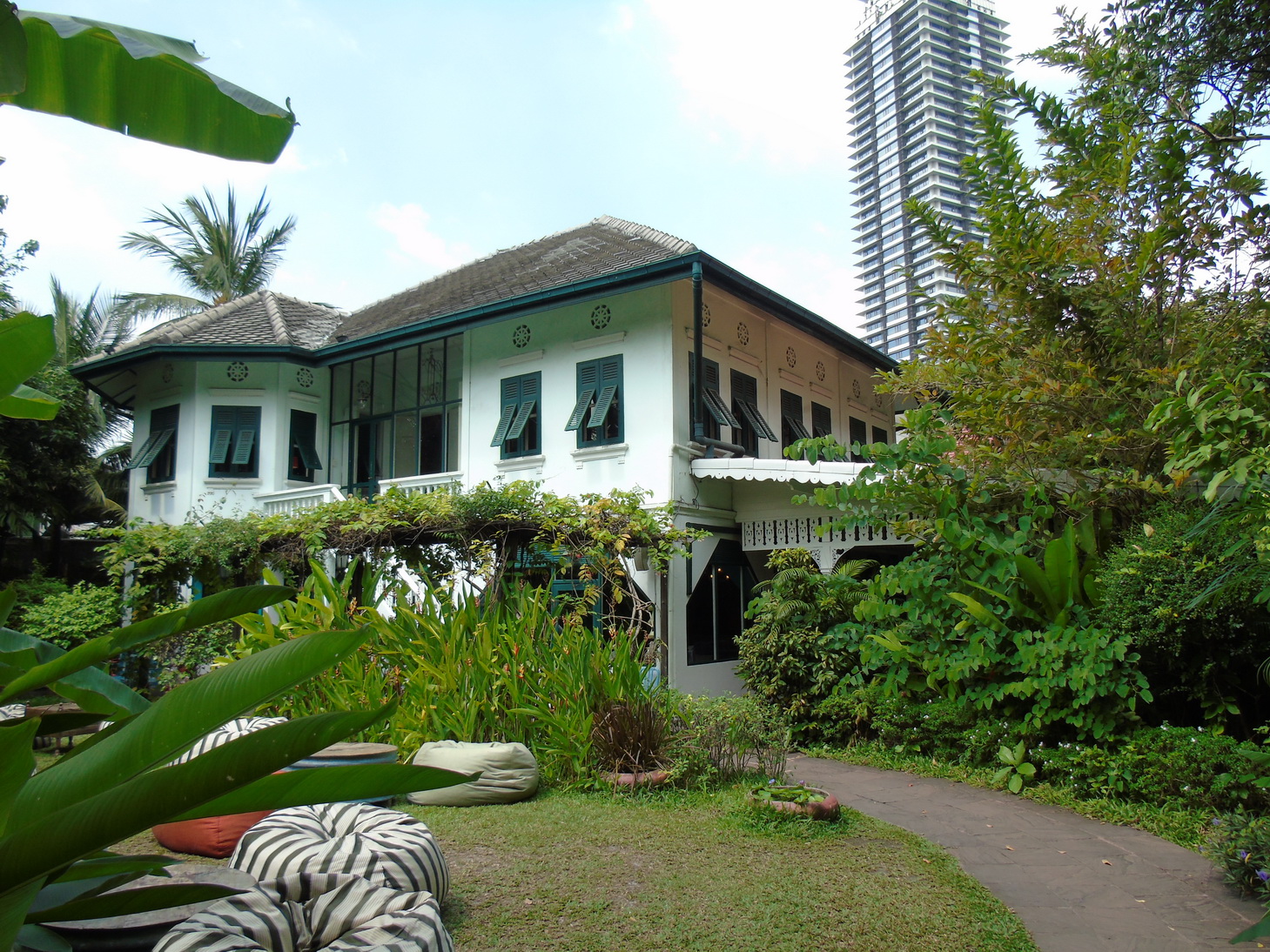 Issaya Siamese Club Reviews Food Drinks In Bangkok Trip Com