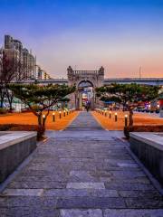 Dongnimmun Arch (Independence Gate)