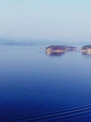 Qiandao Lake Earl Luxury Cruise