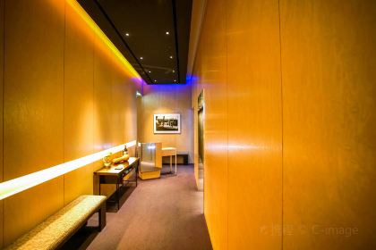 Beige Alain Ducasse Tokyo