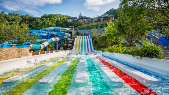 玩水避暑
