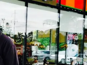 Shakey's Pizza Parlor