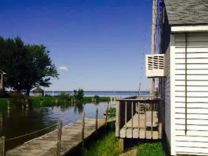 Fisher Bay Yacht Club Restaurant