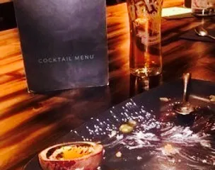 Roo's Cocktail Bar & Grill