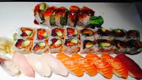 East Moon Asian Bistro & Sushi