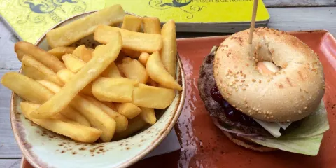 HANS IM GLUECK Burgergrill & Bar