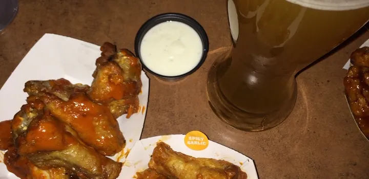 Buffalo Wild Wings Grill & Bar