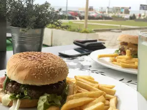 Burger n' Beers - beach