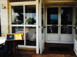 La Mer Fish Tavern