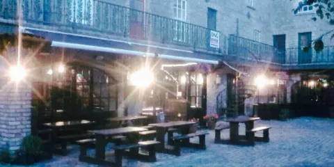 Dillons Bar & Restaurant