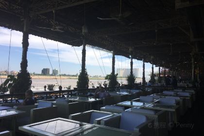 Bopha Phnom Penh Titanic Restaurant