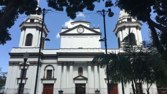 中央大教堂是哥斯达黎加最大的教堂，已经有两百年左右的历史，是