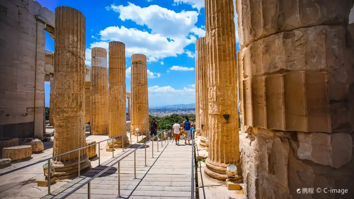 Hotels near Parthenon