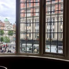 The Oval Bar User Photo