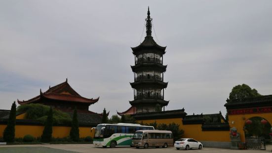 报本塔位于平湖东湖景区的报本禅寺内。这是一座有着几百年历史的