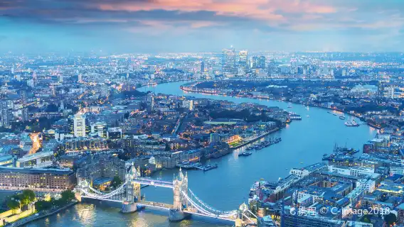 River Thames Evening Sightseeing Cruise in London, UK + Optional Dinner + Live Singer or Performance