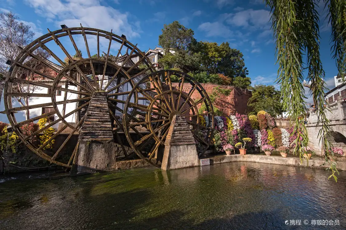 Hotels near Ancient City Waterwheel