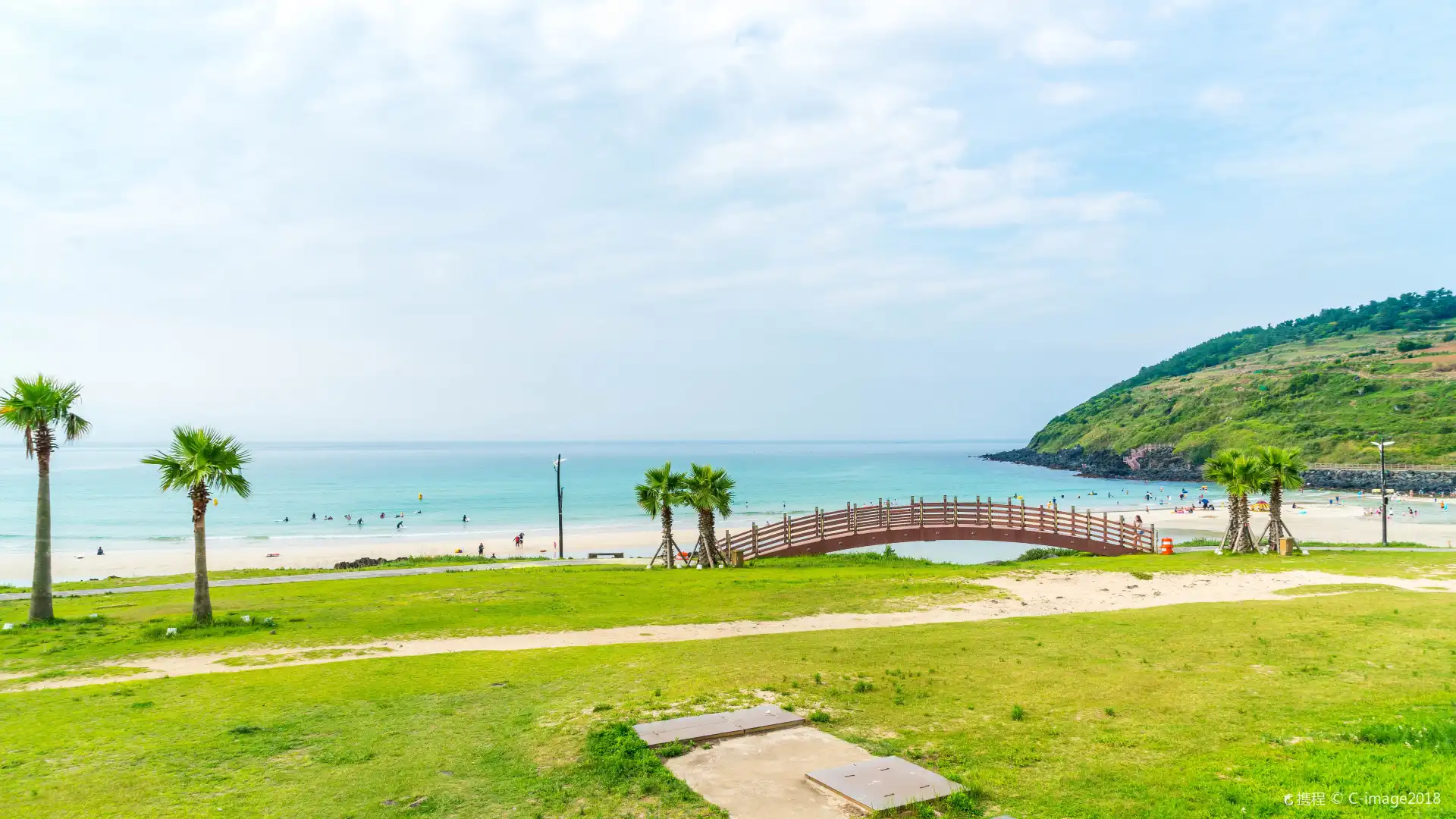 Hotels near Hamdeok Beach
